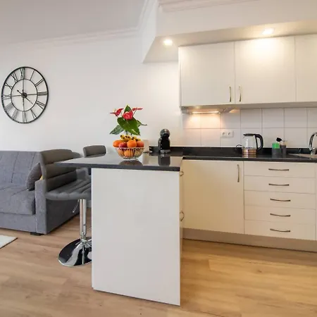 Debbie & Cris House By Mth