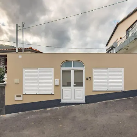 Debbie & Cris House By Mth