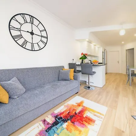 Debbie & Cris House By Mth Semesterbostad *