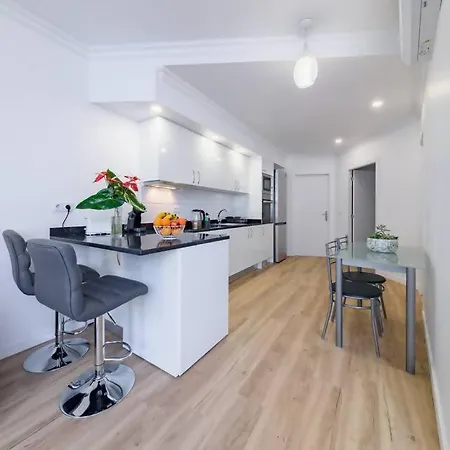 Semesterbostad Debbie & Cris House By Mth *