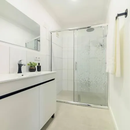 Debbie & Cris House By Mth *