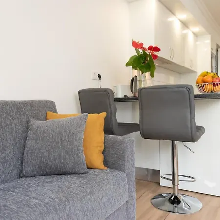 Debbie & Cris House By Mth