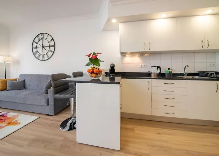 Debbie & Cris House By Mth