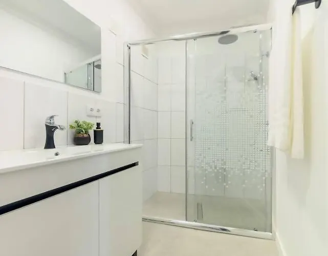 Debbie & Cris House By Mth *