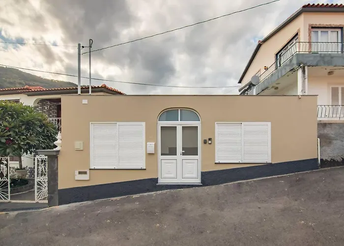 Debbie & Cris House By Mth