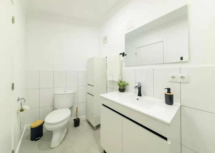 Debbie & Cris House By Mth